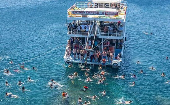 Bursa Çıkışlı Günübirlik Ayvalık Tekne Turu (3 Koyda Yüzme Molası)